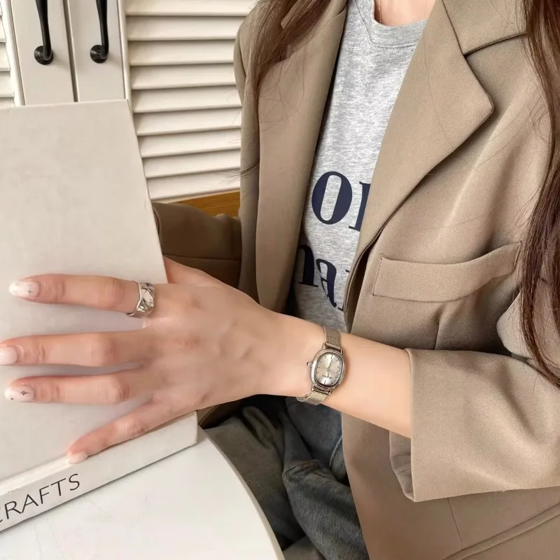 Piccolo quadrante ovale verde  - Luxury Watch Ladies recensione e prezzo