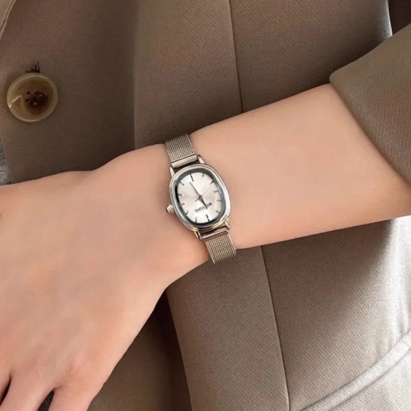 Piccolo quadrante ovale verde  - Luxury Watch Ladies recensione e prezzo